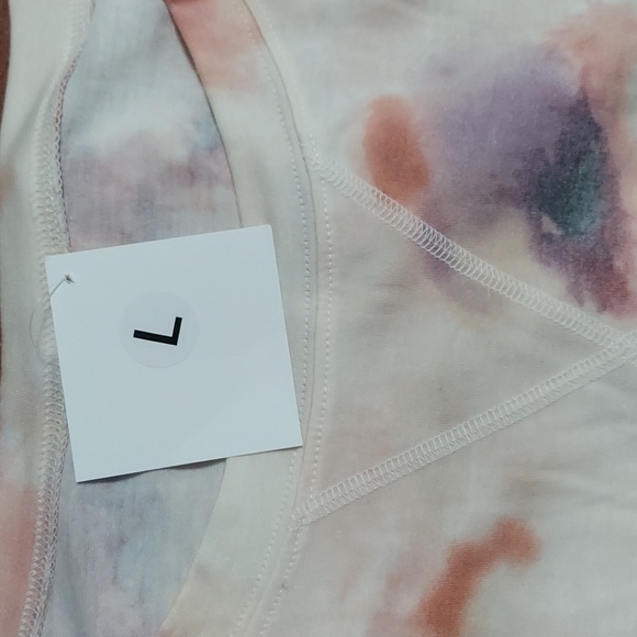 Evelyn's tie-dye very soft top and shorts set women's size L. - Picture 4 of 5